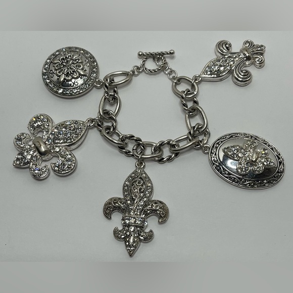 Chunky Fleur-de-Lis Bracelet - statement piece - Picture 5 of 16